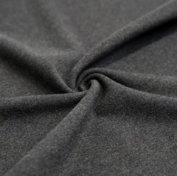 Wat zijn de voordelen van deze thermische stof in vergelijking met gewone fleece -stoffen?